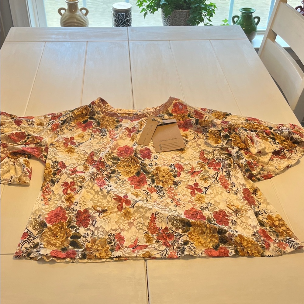 NWT Pol/Lace flower ruffled top/L
